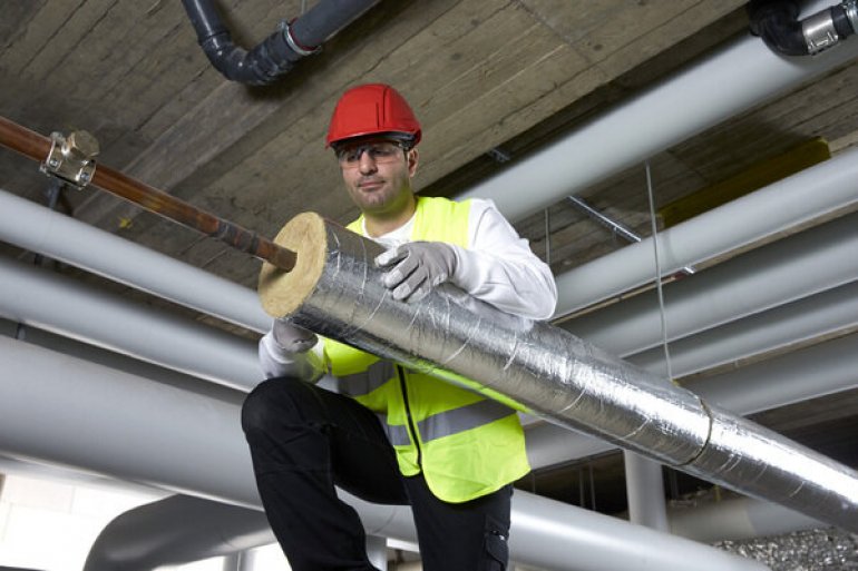 Montaż izolacji w systemach HVAC. Jak ułatwić pracę wykonawcy?