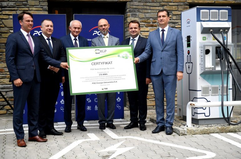 Stacje ładowania PGE będą zasilane w całości energią elektryczną pochodzącą ze źródeł odnawialnych