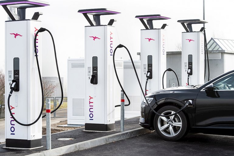 Europejska sieć ładowania pojazdów elektrycznych powiększy się o ponad 300 stacji