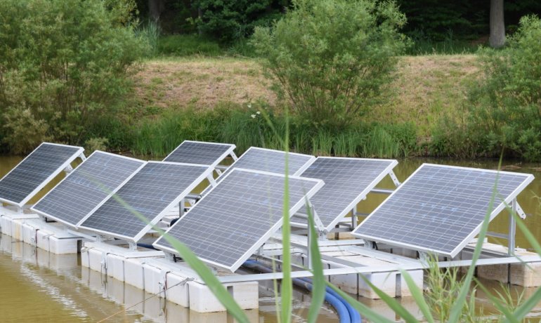 Panele fotowoltaiczne na wodzie - innowacyjny projekt Energi