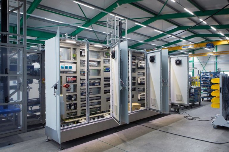 Precyzja i doskonała organizacja, czyli Rittal dla linii pakujących CPS Case Packaging System