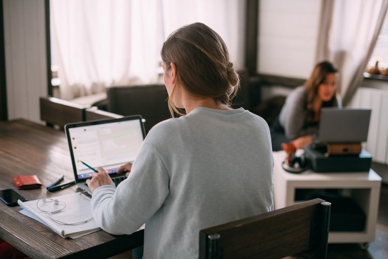 Pracownicy chcą zostać na home office