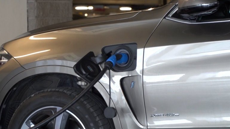Superszybka ładowarka połączona z magazynem energii przyspieszy rozwój elektromobilności